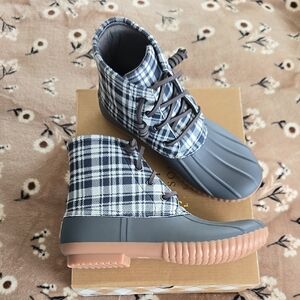 NEW Simply Southern Plaid Duck Boots Gray & White